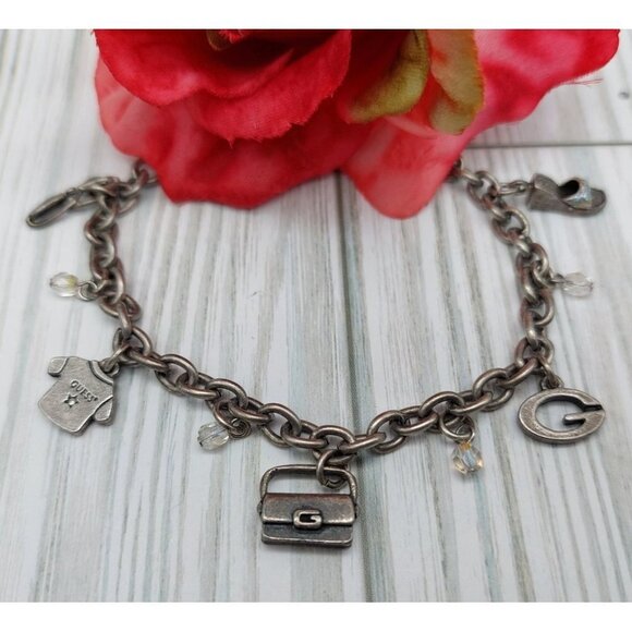 CUTE GUESS Antique Silver Tone Chain Dangle Charm Bracelet Shoe Purse Sunglasses - Picture 1 of 11